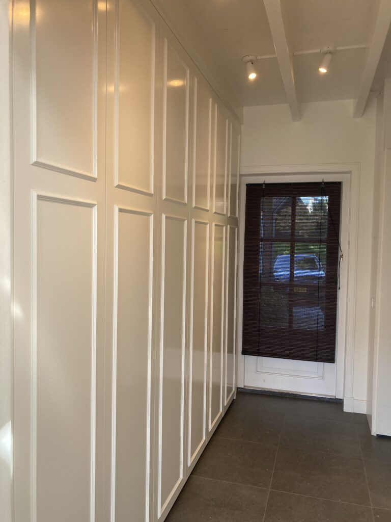 maatwerk meubels garderobe kast maatwerk interieur bijkeuken